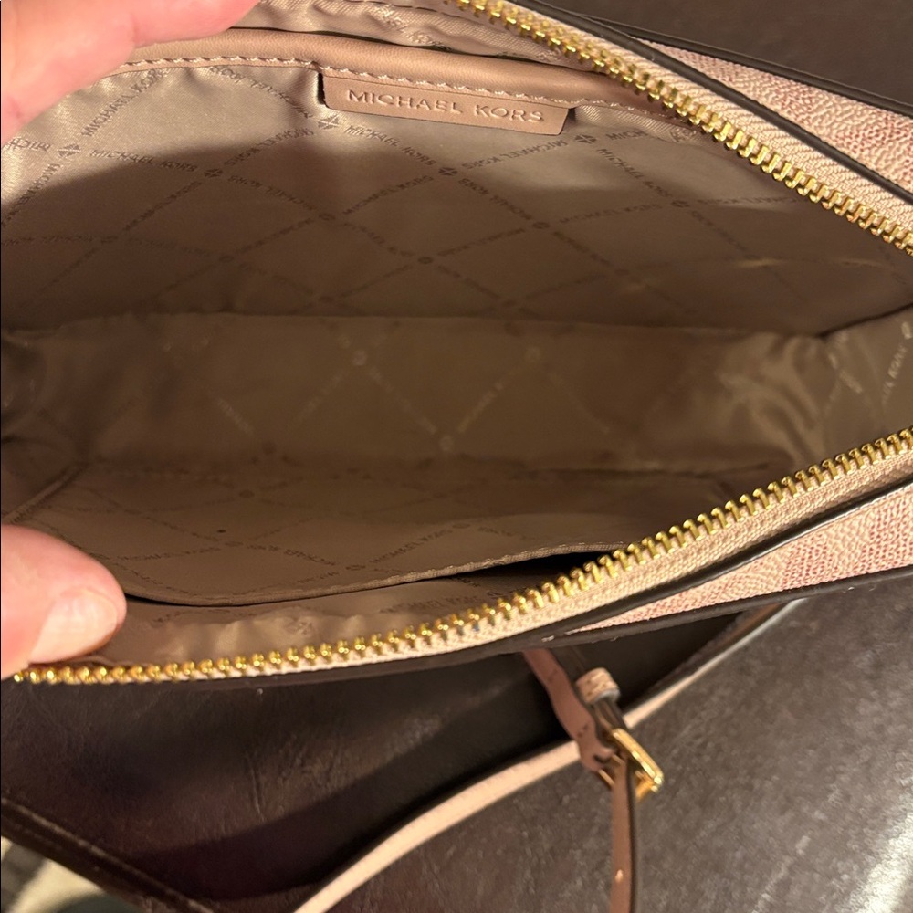 NWOT Michael Kors Jetset Camera Crossbody - Picture 8 of 10
